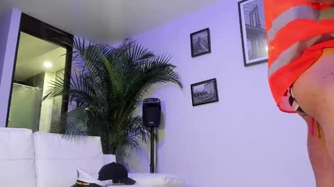 Snapshot of andrewjohnson0 chatting on January 17, 7:53 pm Andrew Johnson online show from January 17, 7:53 pm