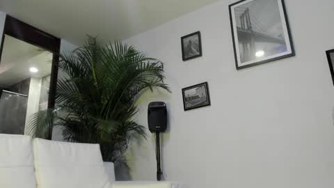 Snapshot of andrewjohnson0 chatting on December 16, 4:38 pm Andrew Johnson online show from December 16, 4:38 pm