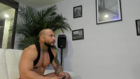 Snapshot of andrewjohnson0 chatting on December 11, 1:28 am Andrew Johnson online show from December 11, 1:28 am