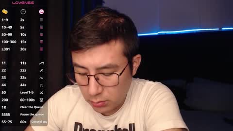 andrewmhilton_ online show from November 22, 7:08 am