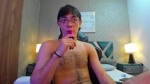 AndreW White online show from December 13, 11:06 pm