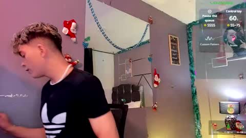 Snapshot of andrius_24 chatting on December 18, 11:45 am      online show from December 18, 11:45 am