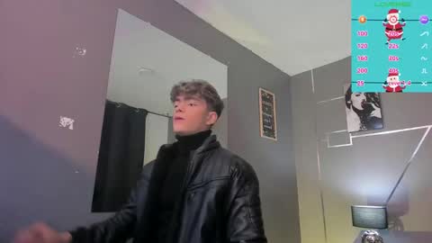 Snapshot of andrius_24 chatting on December 11, 11:32 am      online show from December 11, 11:32 am