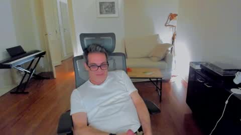 Snapshot of andy0pandi chatting on December 17, 8:34 am Andrew online show from December 17, 8:34 am