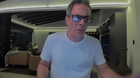 Snapshot of andy0pandi chatting on February 18, 1:54 am Andrew online show from February 18, 1:54 am