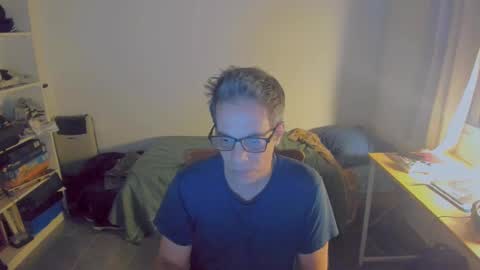 Snapshot of andy0pandi chatting on January 27, 8:40 am Andrew online show from January 27, 8:40 am