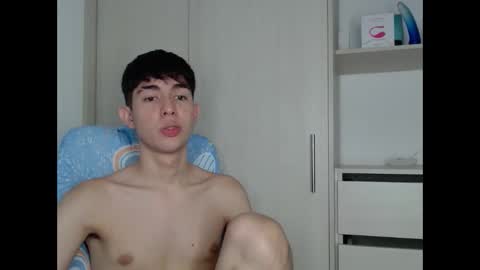 Snapshot of andy19_hot chatting on October 26, 4:09 pm andy19_hot online show from October 26, 4:09 pm