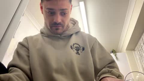 andy_gibson1 online show from March 7, 3:15 am