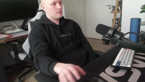 andycandy1994 online show from April 2, 1:08 pm