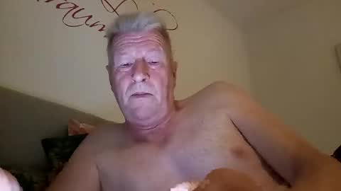 andyk1704 online show from May 6, 3:51 am