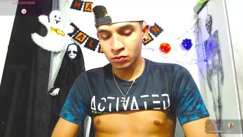 Snapshot of angel_latinboy chatting on October 14, 10:39 pm Angel online show from October 14, 10:39 pm