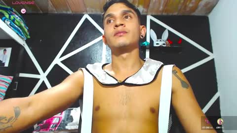 Snapshot of angel_latinboy chatting on October 8, 11:20 pm Angel online show from October 8, 11:20 pm