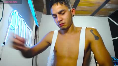 Snapshot of angel_latinboy chatting on March 10, 9:29 pm Angel online show from March 10, 9:29 pm