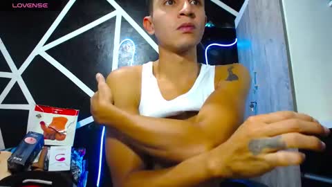 Snapshot of angel_latinboy chatting on February 17, 10:36 pm Angel online show from February 17, 10:36 pm