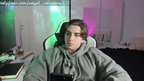 Angel online show from December 5, 7:43 pm