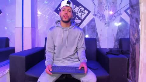 angel_villareal_ online show from March 31, 11:56 am