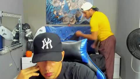 Snapshot of angelandchris chatting on October 25, 12:18 pm Angel And Cris online show from October 25, 12:18 pm