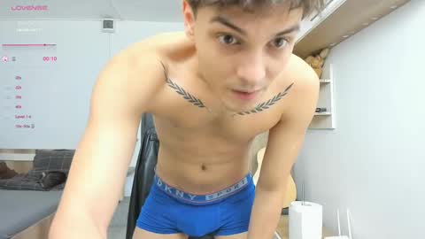 Snapshot of angelfrank chatting on February 15, 12:54 pm Frankie  online show from February 15, 12:54 pm