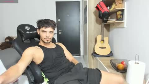 Snapshot of angelfrank chatting on October 2, 7:34 am Frankie  online show from October 2, 7:34 am