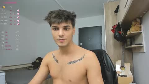 Snapshot of angelfrank chatting on January 8, 10:58 pm Frankie  online show from January 8, 10:58 pm