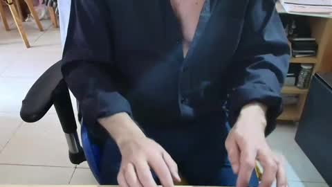 Snapshot of angelgarcia269 chatting on October 25, 3:14 pm angelgarcia269 online show from October 25, 3:14 pm