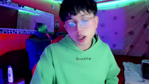 Snapshot of angellonfire chatting on September 12, 7:08 am Angel  online show from September 12, 7:08 am