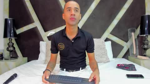 Snapshot of anghel_stone chatting on February 5, 12:27 pm  Anghel Stone  online show from February 5, 12:27 pm