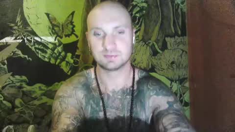 Snapshot of anotnio95 chatting on February 19, 12:25 am maicol online show from February 19, 12:25 am