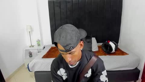 Snapshot of anthoy_wayans chatting on January 11, 6:54 pm       online show from January 11, 6:54 pm
