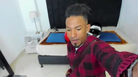 Snapshot of anthoy_wayans chatting on February 15, 12:27 am       online show from February 15, 12:27 am