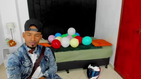 Snapshot of anthoy_wayans chatting on March 8, 12:09 am       online show from March 8, 12:09 am