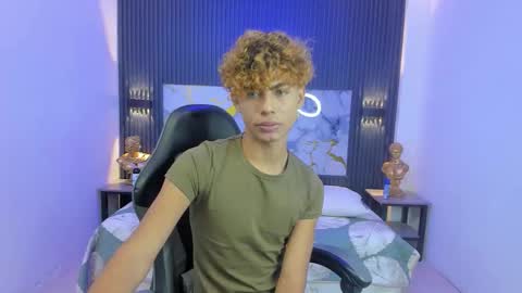 anyelotwink online show from March 21, 8:19 am