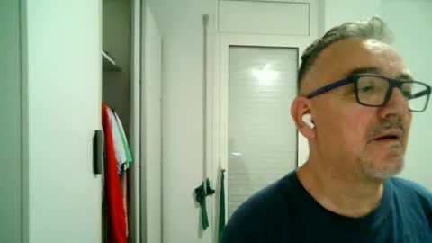 Snapshot of apixaba chatting on October 6, 10:58 pm furry bear online show from October 6, 10:58 pm