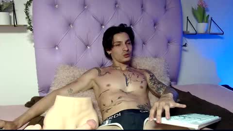 Snapshot of apolo01_ chatting on February 18, 5:33 pm Apolo online show from February 18, 5:33 pm