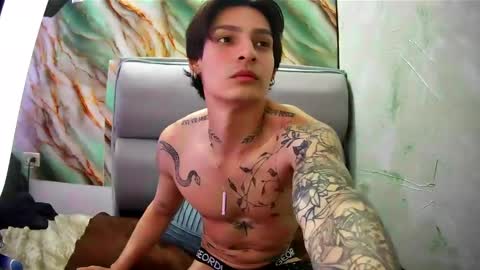 Snapshot of apolo01_ chatting on February 16, 3:47 am Apolo online show from February 16, 3:47 am