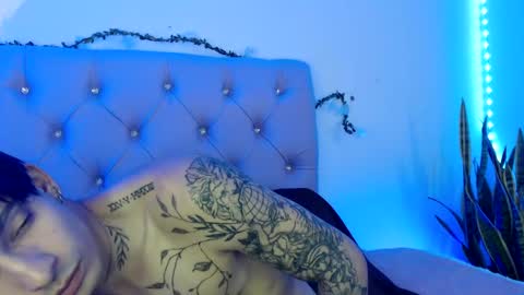 Snapshot of apolo01_ chatting on January 17, 4:04 pm Apolo online show from January 17, 4:04 pm