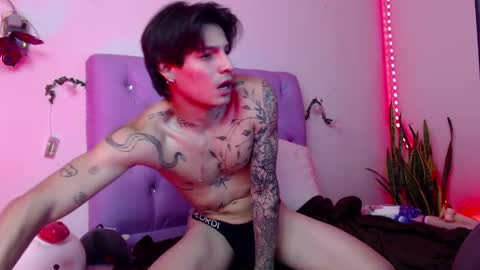 Snapshot of apolo01_ chatting on January 21, 4:44 pm Apolo online show from January 21, 4:44 pm