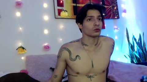 Snapshot of apolo01_ chatting on December 4, 3:43 pm Apolo online show from December 4, 3:43 pm