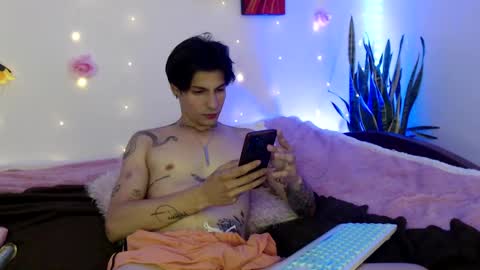 Snapshot of apolo01_ chatting on December 5, 3:50 pm Apolo online show from December 5, 3:50 pm