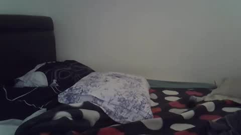 Snapshot of ar2r13 chatting on October 27, 12:51 pm ar2r13 online show from October 27, 12:51 pm