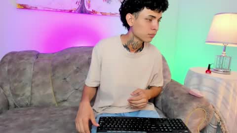 Arceluz  online show from February 25, 7:47 pm