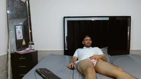 aresandapolo_ online show from December 5, 2:09 am