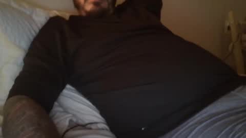 arez2122 online show from December 2, 7:22 am