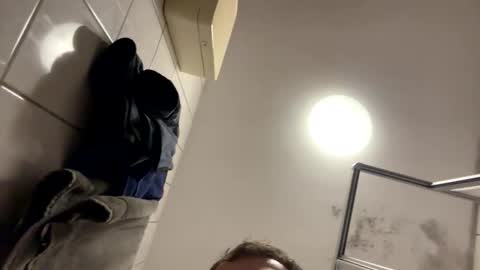 Snapshot of armyskater32 chatting on October 26, 10:34 pm armyskater32 online show from October 26, 10:34 pm