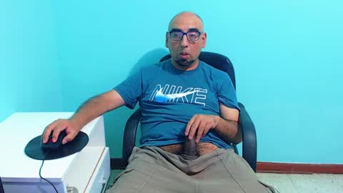 arnelux72 online show from January 12, 4:52 am