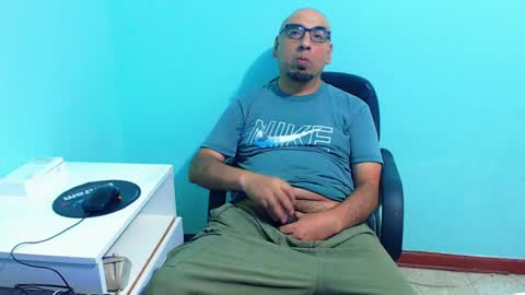 arnelux72 online show from March 3, 5:40 am