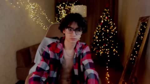 Arnold online show from December 19, 8:34 pm