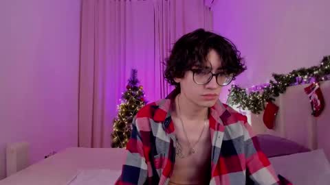 Arnold online show from December 25, 4:00 pm