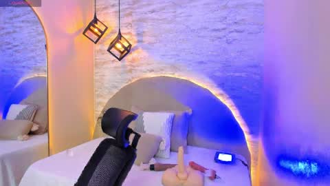 ARON BOLT online show from April 8, 4:27 pm