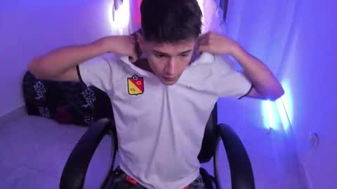 Aaron online show from December 18, 7:21 pm